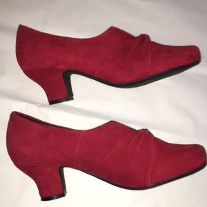 Pavers blood red velvet retro dance heels slip on pumps size 6/39 extra wide